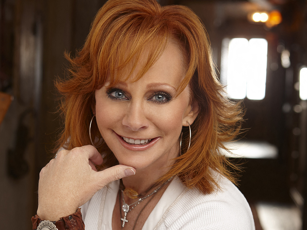 reba mcentire shows off