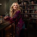 [Listen] Lee Ann Womack Takes On “Oh Come, All Ye Faithful” –  Just Her and A Guitar